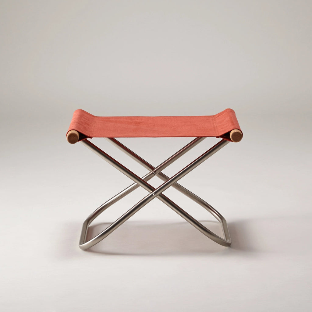 When Ottoman is used together with Nychair X or Nychair X Rocking as a set, it allows you to entrust your whole body in its soft embrace, and enjoy even deeper stages of relaxation.