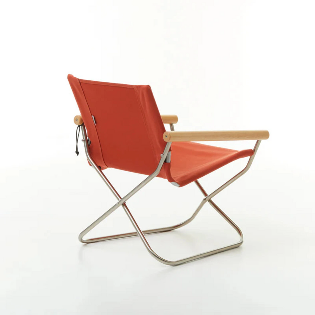The clever and unique folding mechanism makes this chair even smaller when folded, making it easier to carry it between different spaces. 