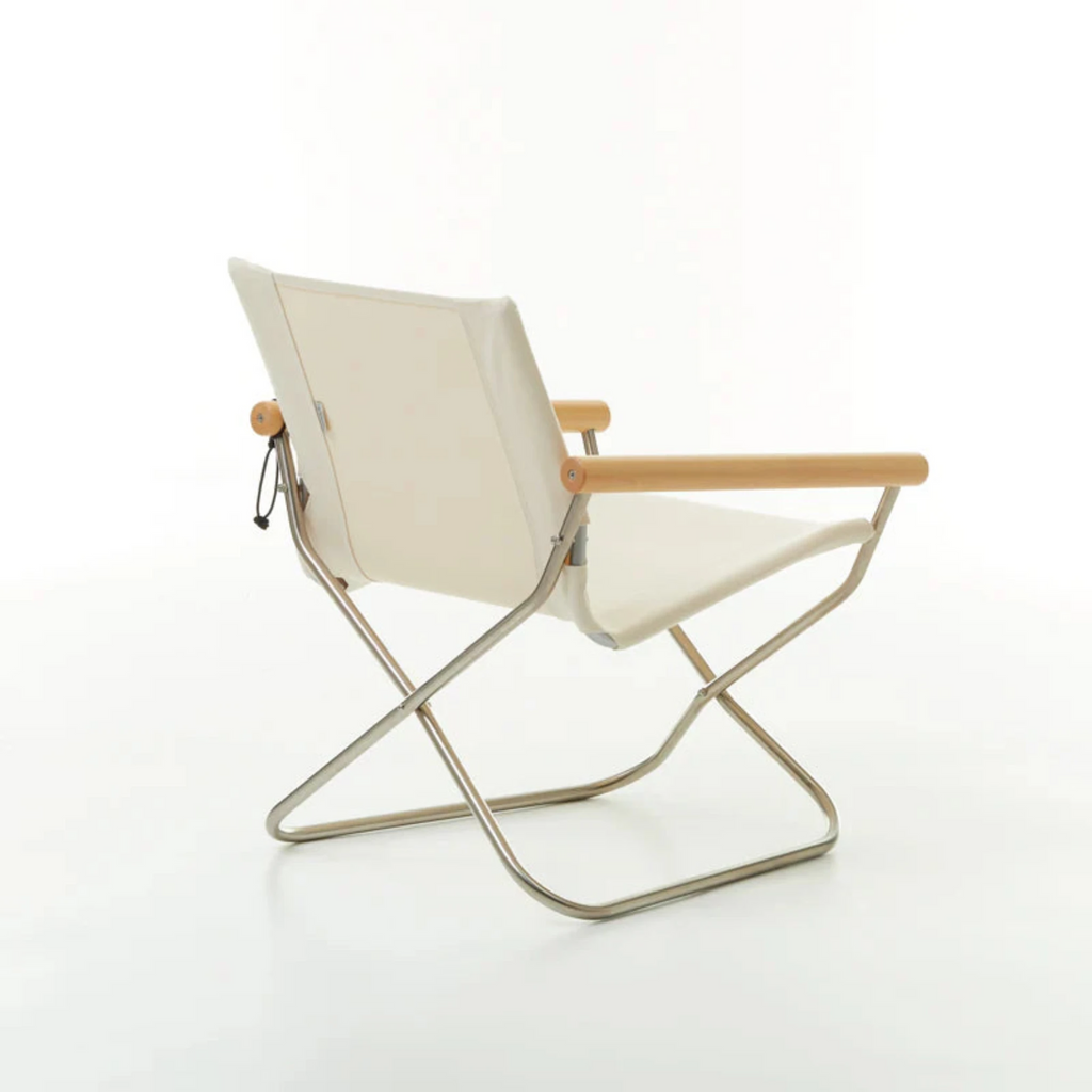 The S-shaped backrest naturally supports the lower back. Without proper support, it is easy to hunch over, resulting in a posture that causes fatigue.