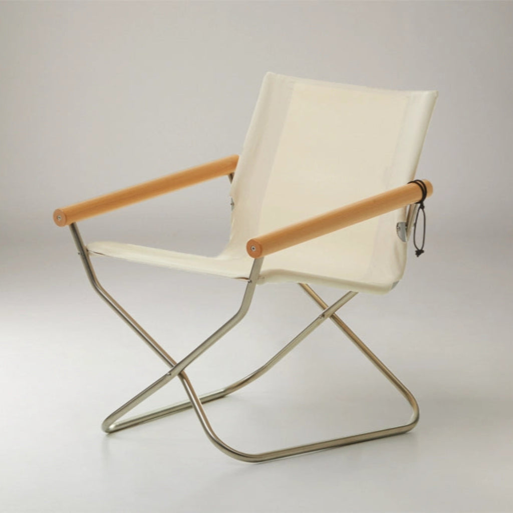 This director's chair was first designed in 1980, ten years after the original Nychair X, and relaunched in 2022.
The clever and unique folding mechanism makes this chair even smaller when folded, making it easier to carry it between different spaces. The main focus remains on comfort and leisure, but thanks to the higher seat and more upright body position, the chair is perfect not only for solitary relaxation, but also for socializing and meals.