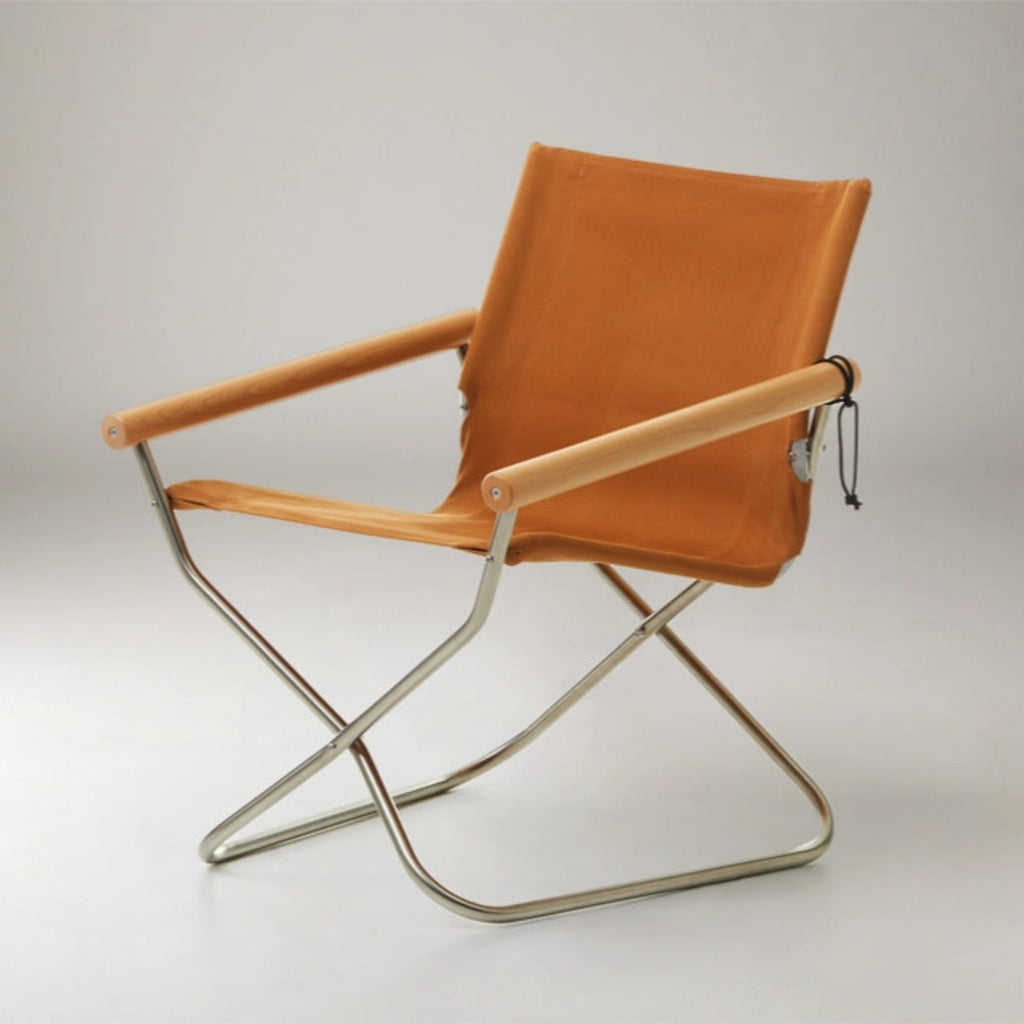 The innovative method of folding the chair by turning both ends of the backrest inwards was invented for Nychair X 80. The chair is even lighter than Nychair X and weighs 6 kg. When folded, it remains upright and its compact size allows to save space and reduces the environmental impact in transport. The chair comes already assembled and can be used straight out of the box.