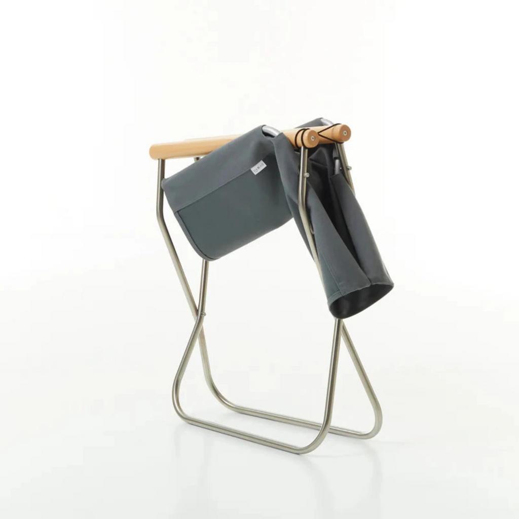 The innovative method of folding the chair by turning both ends of the backrest inwards was invented for Nychair X 80. The chair is even lighter than Nychair X and weighs 6 kg. When folded, it remains upright and its compact size allows to save space and reduces the environmental impact in transport. The chair comes already assembled and can be used straight out of the box.