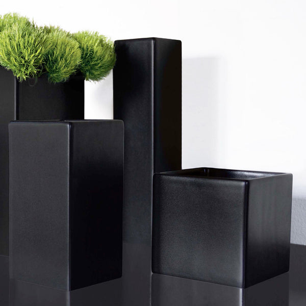 ASA Selection Quadro Black Matte Vase. SKU 4626-304. UPC 4024433317906. Deep black is back. Warm, inviting and natural instead of cold and austere. Noble matt black glazes – a recurring revival in particular shape.