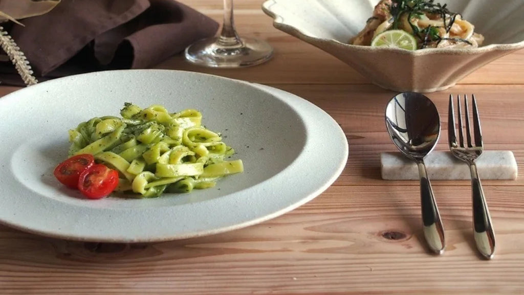 Reiwa Spiral Plate highlights a swirl pattern reminiscent of flowing water. Each eye-catching plate will elevate the appearance of your food. Enjoy the full expression of your food. Easy-to-stack shape: Despite its distinctive shape, it's easy to stack and has a clean, beautiful finish. 22cm plate is perfect for stylishly presenting appetizers and desserts. 27cm plate is recommended for main and pasta dishes, but also for appetizers and desserts where the extra space makes for stylish presentation.
