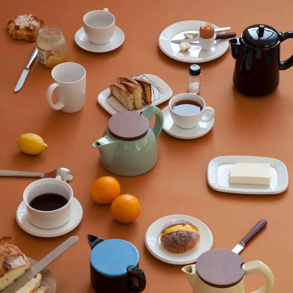 Penrose is a fine porcelain classical tea set with stainless steel filter.

The aesthetic, characterized by the “S” shaped nozzle, is radically classical. Although the features are resolutely contemporary such as the generous and thermo insulated handle or the stainless steel filter, directly aimed at the eco responsible consumers.