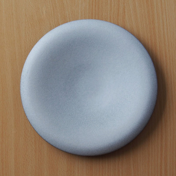 Confit Plate features beautiful curves and a smooth texture. It envelops and highlights your food. Simply place food in the center for an elegant presentation. The deep recesses make it suitable for serving dishes with lots of liquid. A 21cm plate with beautiful curves and a smooth texture. SKU: 154-0042. Dimensions: 8.4 x 8.4 x 1.2 in (21.3 x 21.3 x 3 cm).
