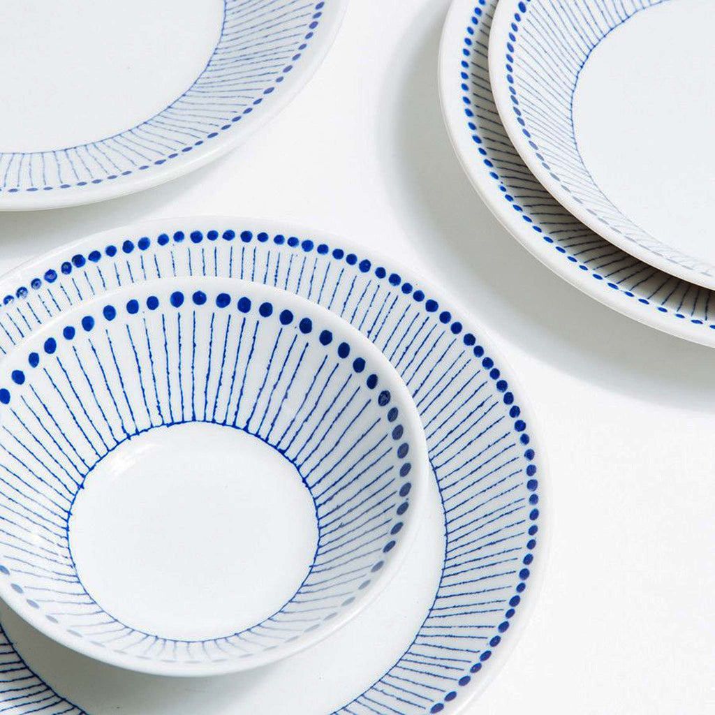 Sou Tokusa is a minimalist take on a timeless classic, blue and white ceramicware is a long-standing traditional pairing with beautiful Japanese art and dinnerware pieces. 