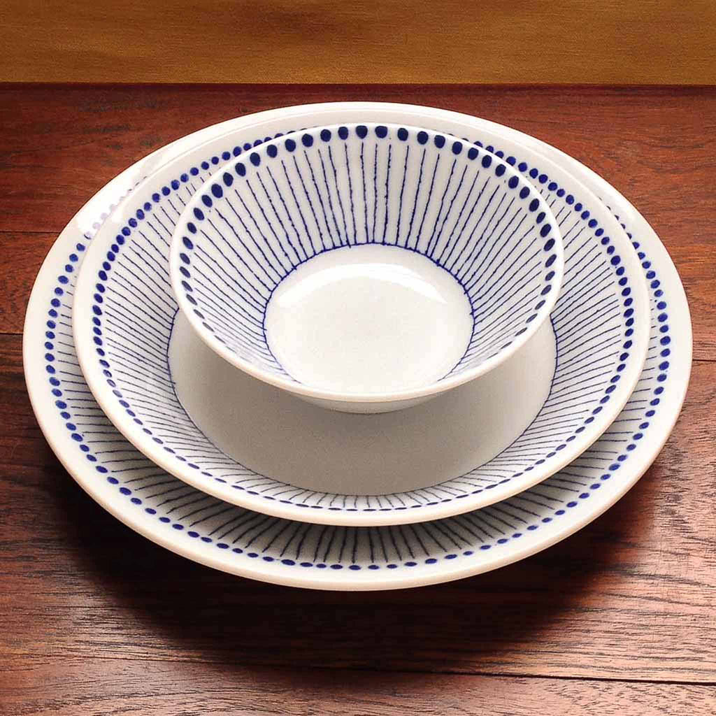 Sou Tokusa is a minimalist take on a timeless classic, blue and white ceramicware is a long-standing traditional pairing with beautiful Japanese art and dinnerware pieces. 