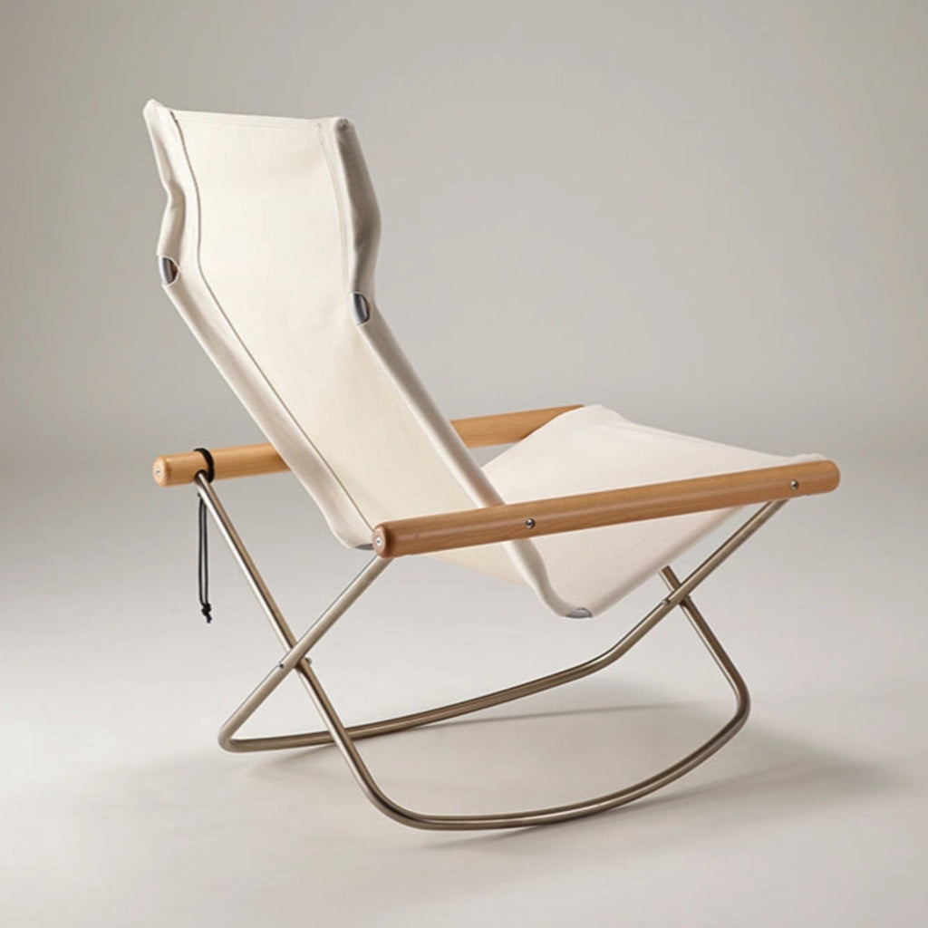 The smooth and gentle motion was possible to achieve thanks to the advanced bending technology. Because the chair moves together with the body, and it is possible to stop at any desired angle, it can be used in a variety of situations: 'leaning forward for work, 'leaning backward to peacefully listen to music, in a neutral position to watch movies. It is easier to get up due to the higher seating position and the rocking movement.