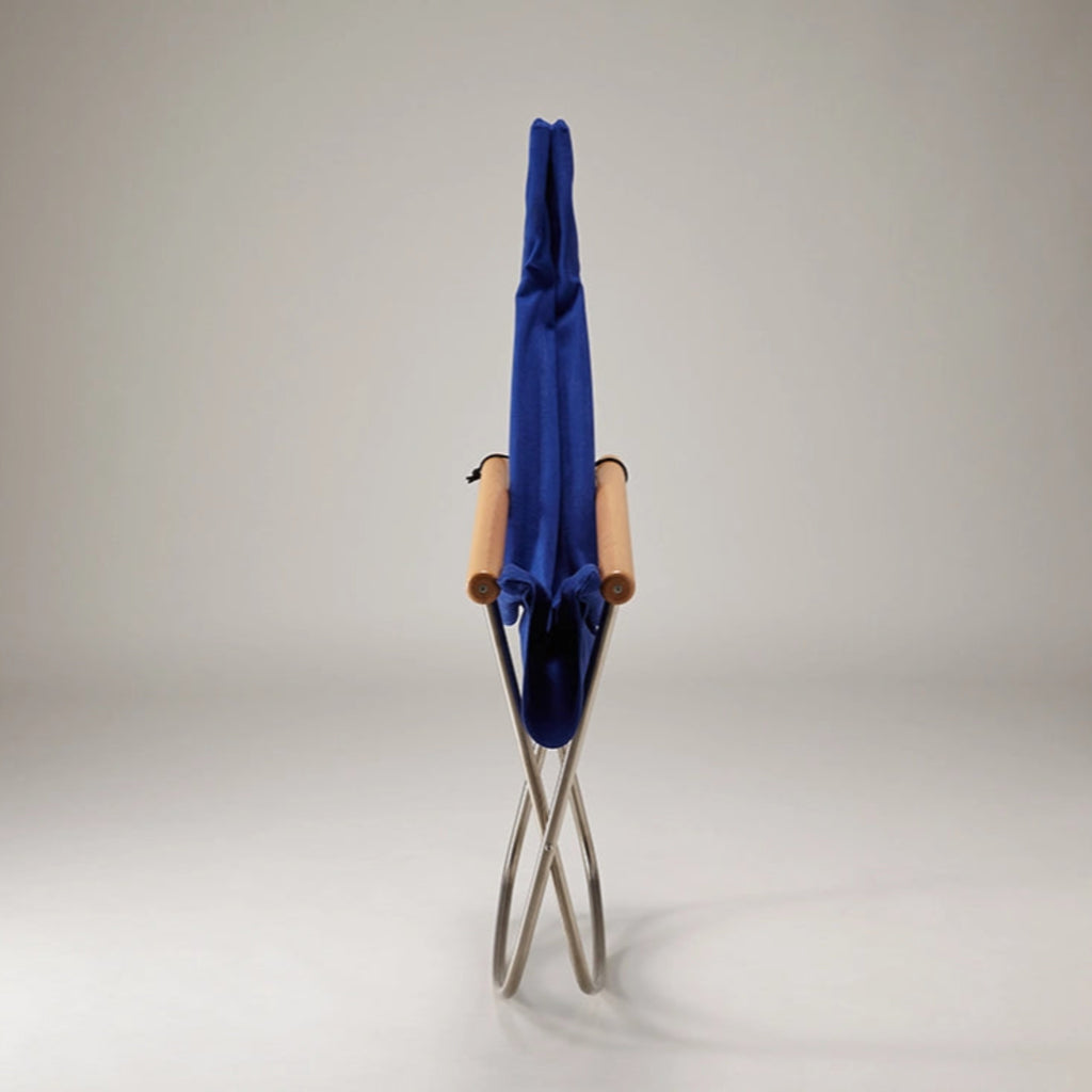 Nychair X Rocking NY-110 blue. The innovative method of folding the chair by turning both ends of the backrest inwards was invented for Nychair X. When folded, it remains upright and its compact size allows to save space and reduces the environmental impact in transport.