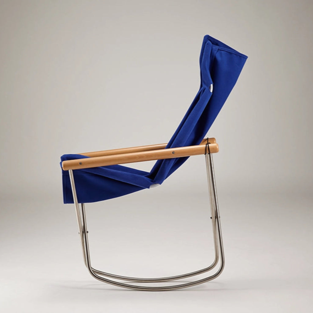 The innovative method of folding the chair by turning both ends of the backrest inwards was invented for Nychair X. When folded, it remains upright and its compact size allows to save space and reduces the environmental impact in transport. 