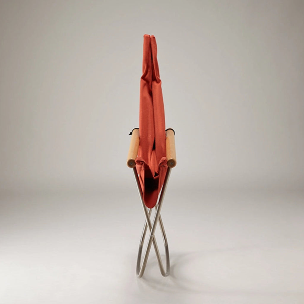 The innovative method of folding the chair by turning both ends of the backrest inwards was invented for Nychair X Rocking.