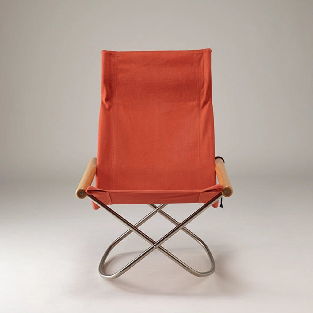 Nychair X Rocking provides a smooth and gentle swaying motion that can be stopped at any desired angle.