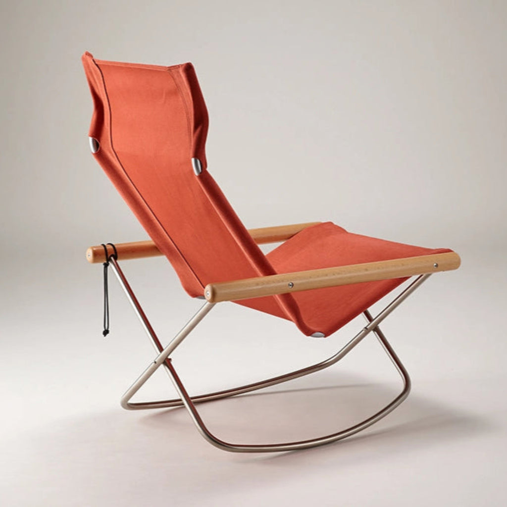 Its sleek silhouette with rounded legs seems even lighter than in Nychair X, as if it were floating in the room. It is also easier to get up from the chair thanks to the higher seating position and the momentum of the rocking movement.