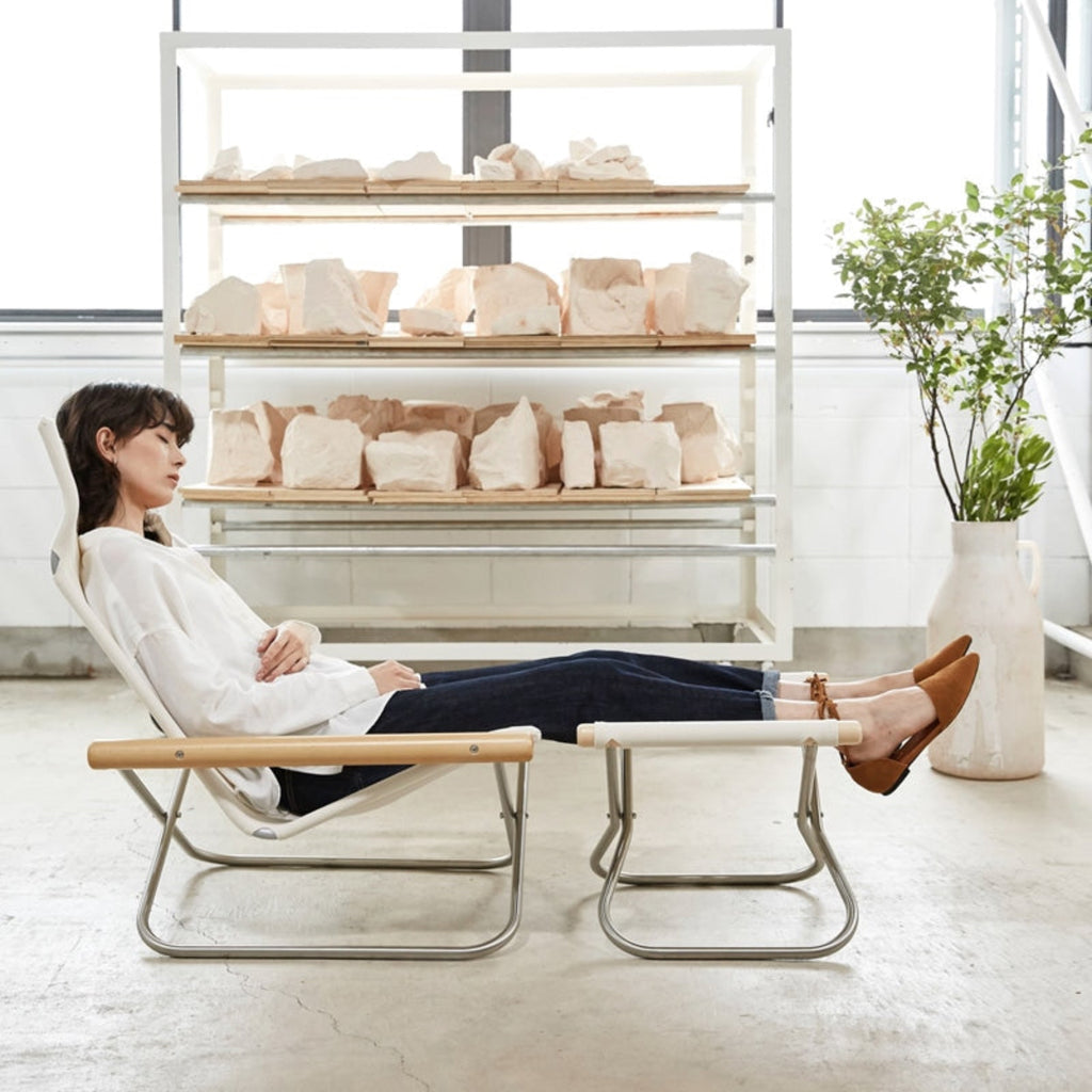 Nychair X Ottoman can be used for multiple purposes. It can be paired with Nychair X or Nychair X Rocking as a footrest, allowing you to stretch your legs and relax even more deeply. 