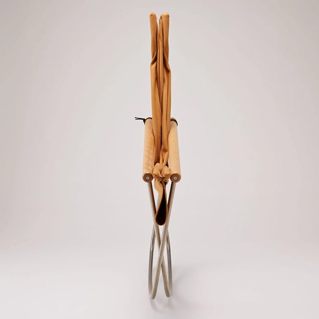 The chair can be easily folded into a thickness of as little as 15-22 cm, which can still stand on its own and can be stored away into a narrow space. Folded chair can also be carried more easily, and with a weight of just 6-6.5 kg, it can be handled with ease by most users.