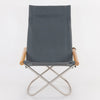 In order to maintain the strength necessary to comfortably support body weight when seated, the seat is made using twill weaving technique, the same as used in denim. To recreate the Nii’s idea of “softness as if it was washed once”, the fabric’s surface undergoes a process where it is scratched to make it fluffier.
