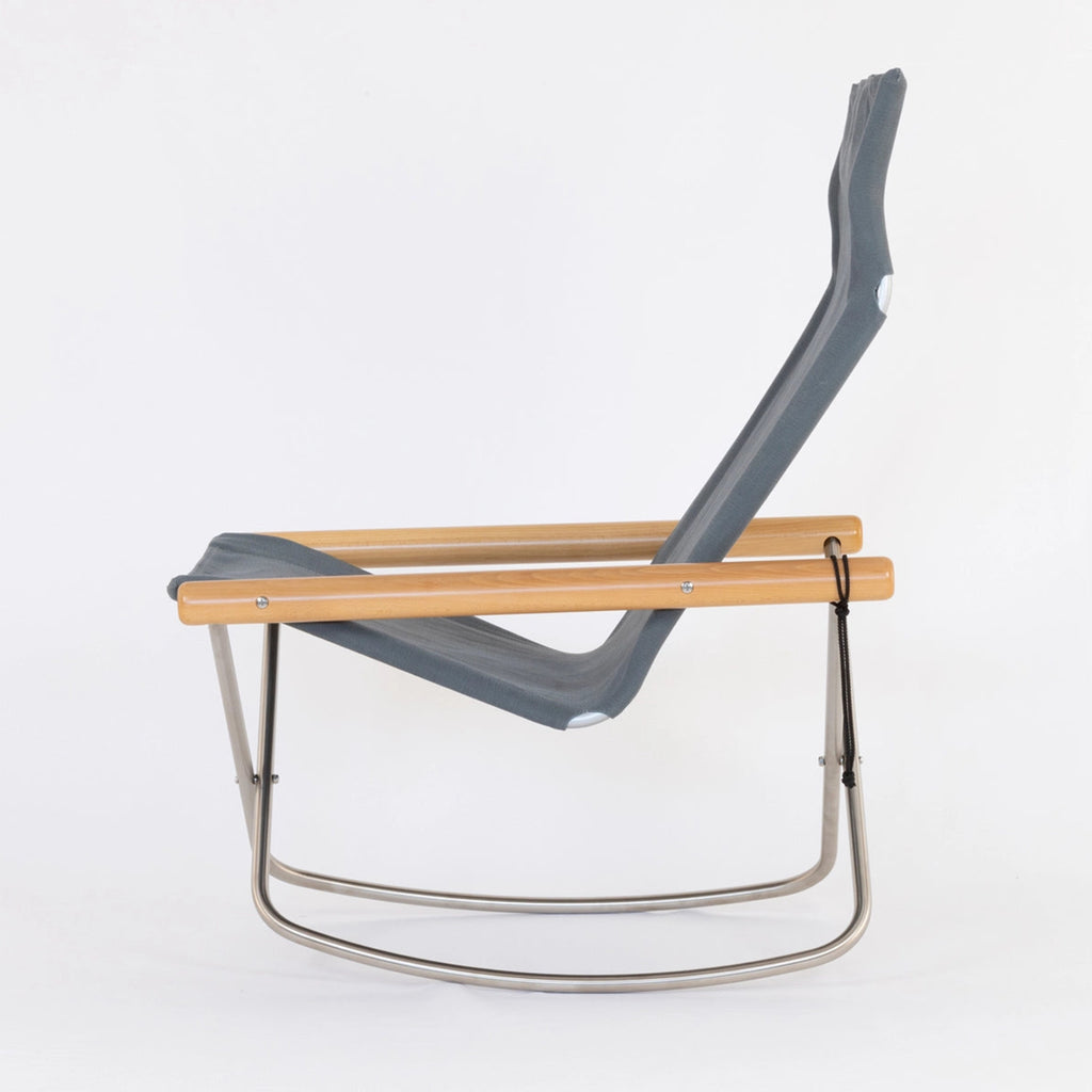 The structure of a human arm was taken into consideration to design armrests that prevent fatigue. The armrests are attached by only two screws, so even a small error in hole positioning might affect the angle of the frame and have a huge impact on the level of comfort.