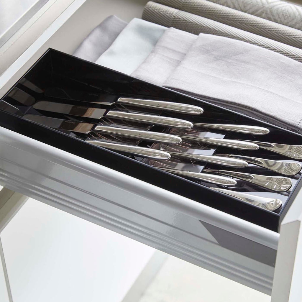 Complete with three adjustable clear dividers, this compact organizer holds cutlery diagonally to create a luxurious spaciousness. Use one for your special set or line up multiple organizers to accommodate for larger collections.