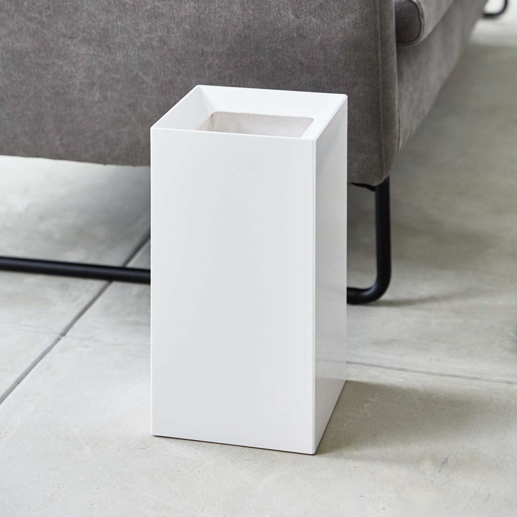 An interlocking design pins your trash bag in place while simultaneously hiding the unattractive bin liner. Lastly, a handle at the back makes for easy emptying. It’s just so clever!