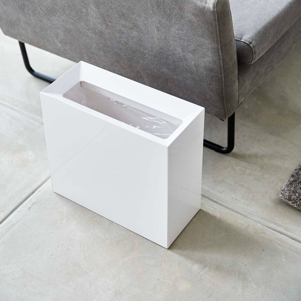 Trash liners can be annoying to replace and even more annoying when they slip or slide down the barrel of the bin. The interlocking design of this clever trash will secure the liner, making sure it never slips out of place.