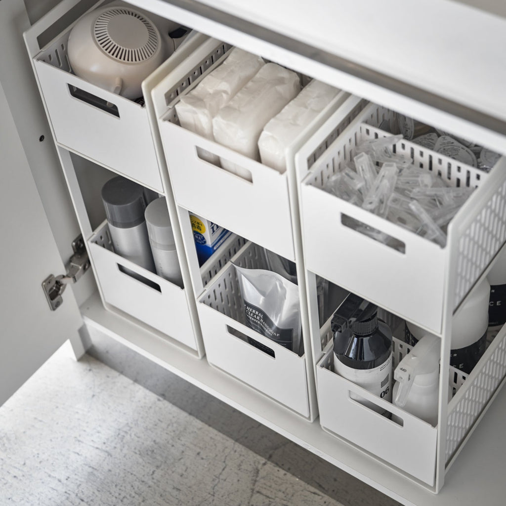 These racks are fully modular with dividing walls to customize the storage compartments on each level. From toiletries to cleaning items, make full use of your space and enjoy the convenience of the pull-out drawers. 