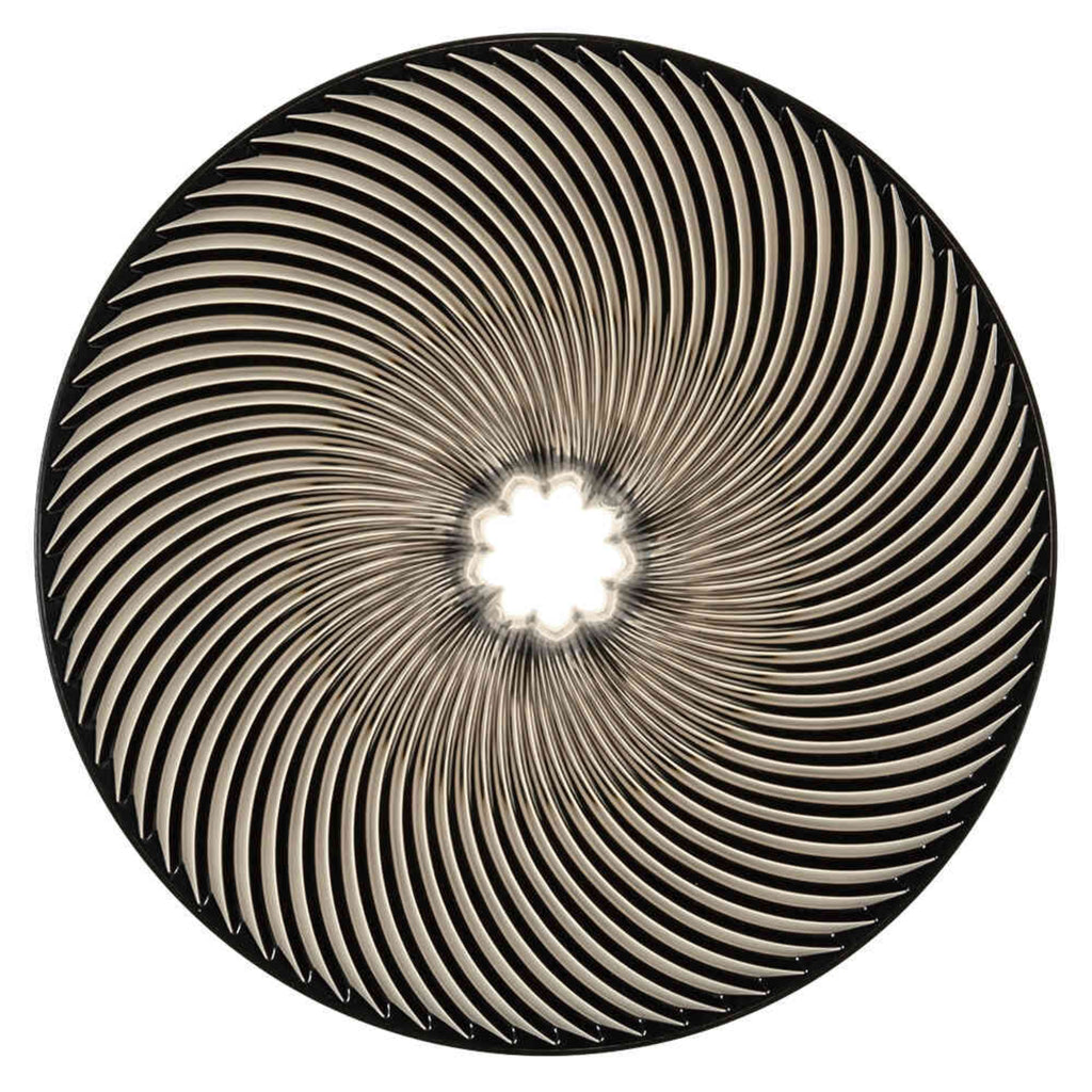 The NEO's unique rib design refines flavor balance while minimizing bitterness. With 72 delicate ribs converging into 9 at the base (utility model pending), this original structure allows water to flow evenly along the entire wall. The result is a faster extraction that produces a clean yet full-bodied cup. Enjoy a harmonious balance of acidity, sweetness, and body in every brew.