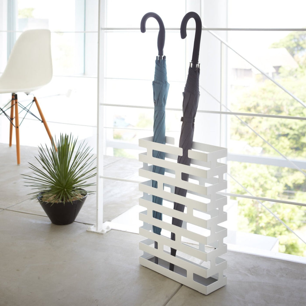 Keep long umbrellas upright in the non-slip holder while looping hand umbrellas on top rungs.