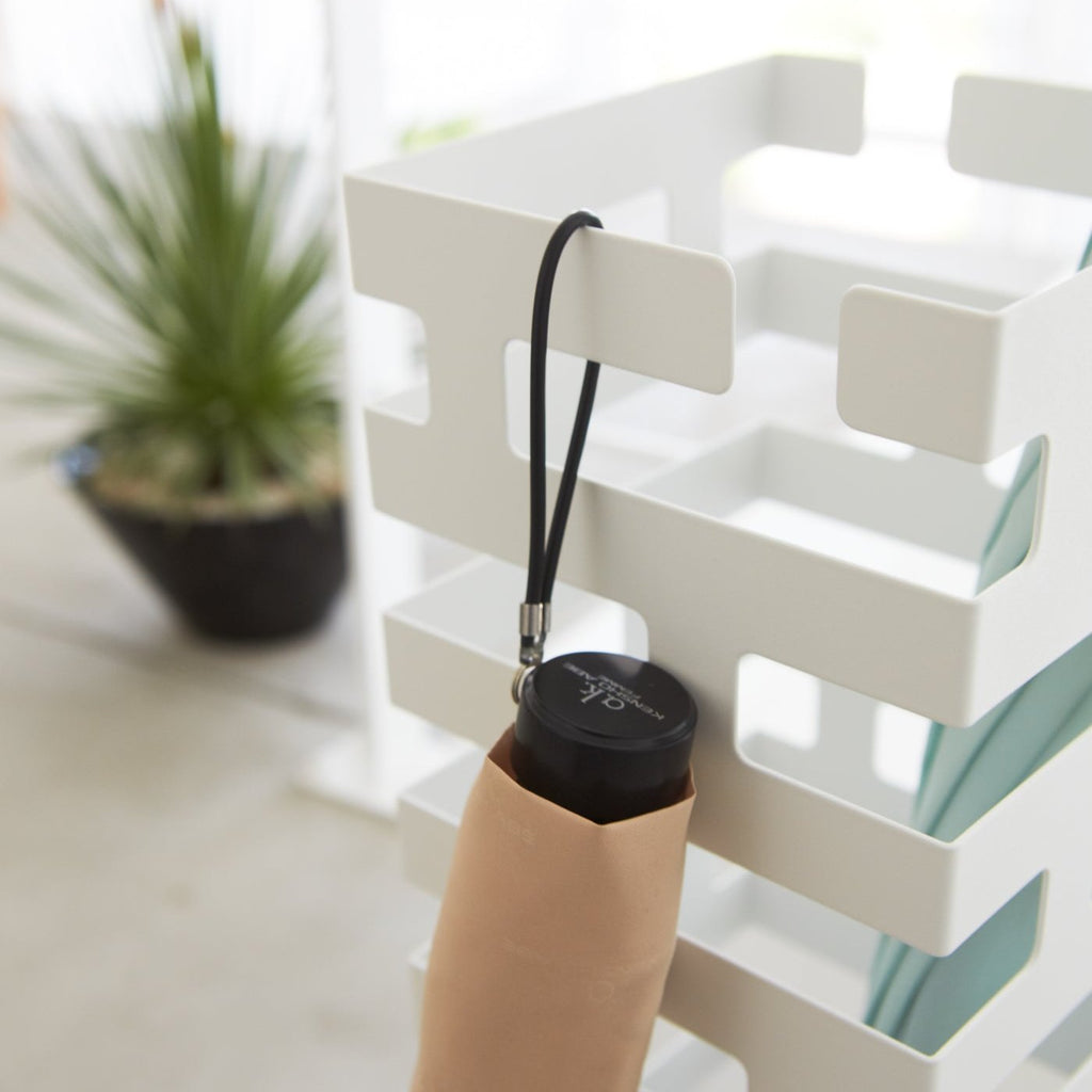 Keep long umbrellas upright in the non-slip holder while looping hand umbrellas on top rungs.