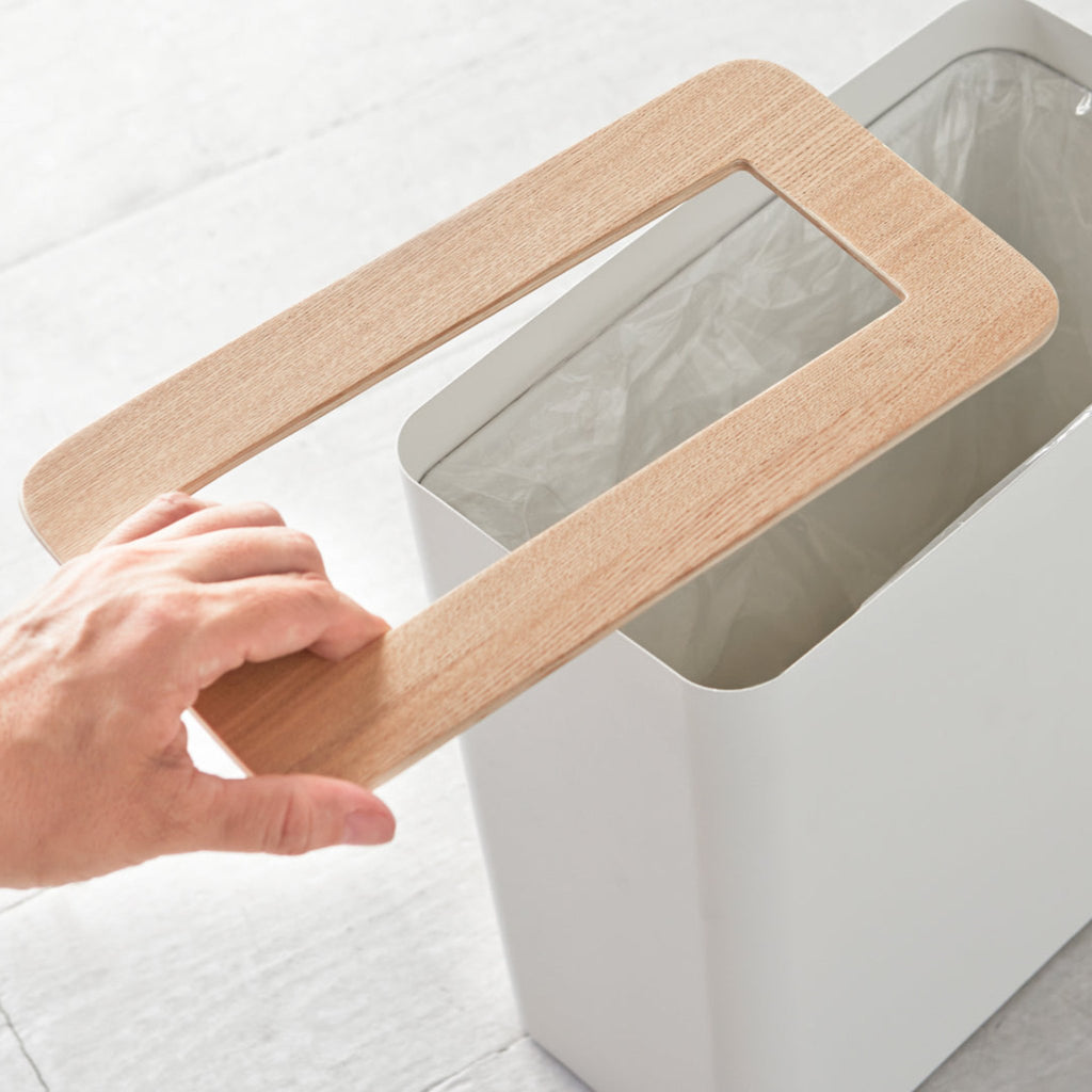The wooden lid adds a charming accent while also secretly hiding the waste within! An inner ring holds a bin liner in place discreetly and invisibly. Smart and stylish. 