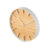 This modern, classic wall clock will stay in fashion until the end of time. Equally at home in an urban office as in a warm, modern kitchen. 