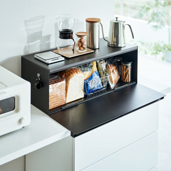 Keep your baked goods fresh with this wide bread box, roomy enough to store multiple loaves of bread, along with jams or pastries.