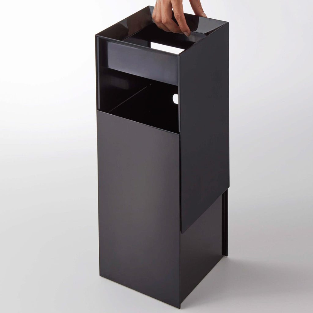 An interlocking design pins your trash bag in place while simultaneously hiding the unattractive bin liner. Lastly, a handle at the back makes for easy emptying. It’s just so clever!