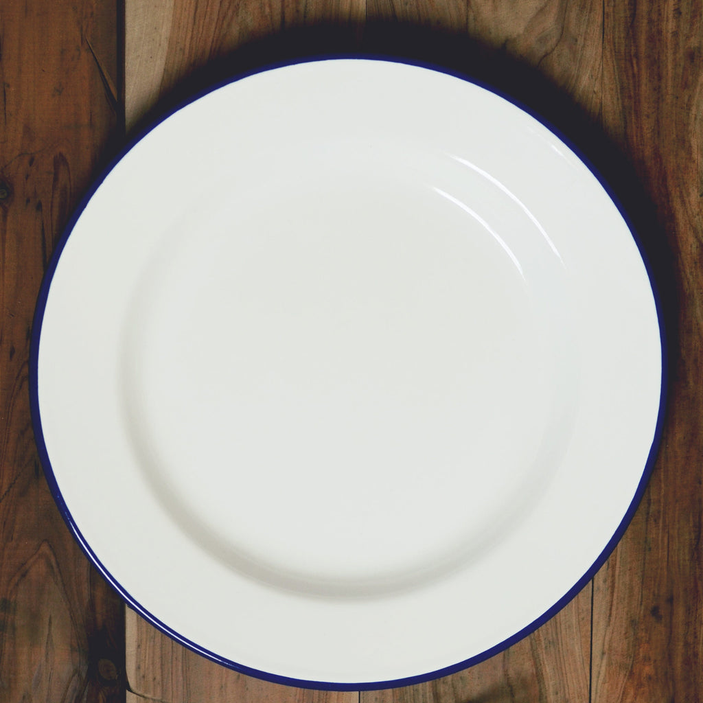Four enamel plates with coloured rims. Perfect for dinner parties or camping trips. riginally manufactured in the Black Country area near Birmingham, England, Joe Kleiner & Sons created the original enamelware brand, distinctively ice-white with the blue rim, the classic design is still instantly recognisable to this day. In 2011, the original collection was revitalised – creating new colours and cookware sets along with increasing the gauge of the classic mug, making the products durable and hard wearing.