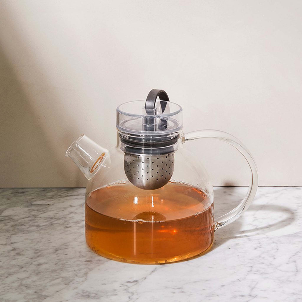 Kettle Teapot is a delight for all the senses – allowing the tea-brewer to feast on visual and aroma of tea.