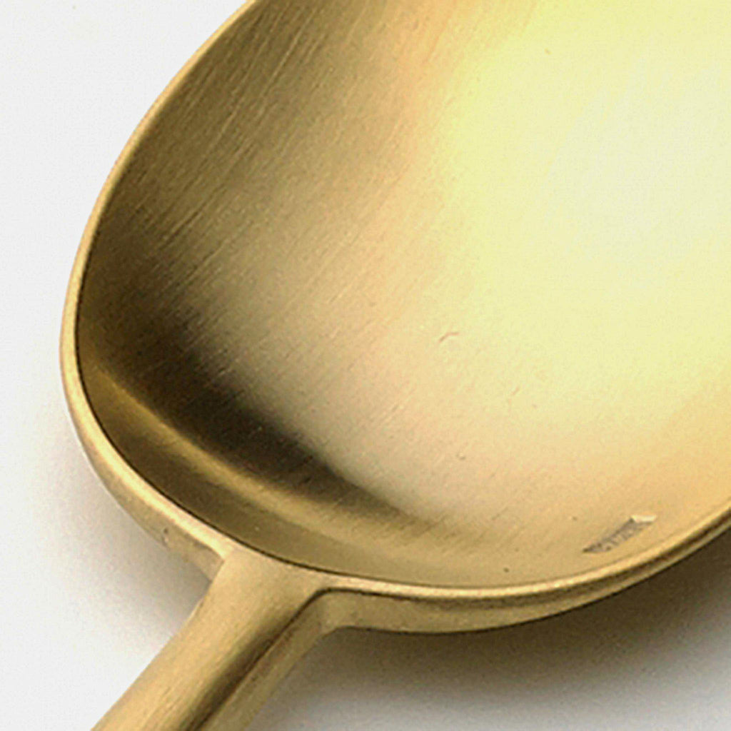 Goa Gold. Material: matte brushed stainless steel 18/10 and resin handle. Coating: gold plated 24k.
