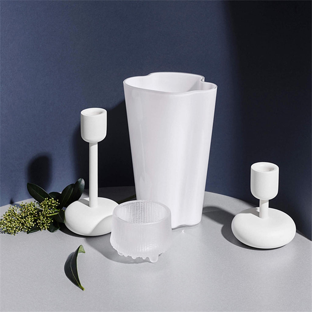 Iittala Alvar Aalto Collection Vase 220mm white. Product Art. 1024741. EAN 6411923660037. The tall vase showcases long-stemmed bouquets while the cool white colour adds simple sophistication to any home design. Perfect gift idea.
