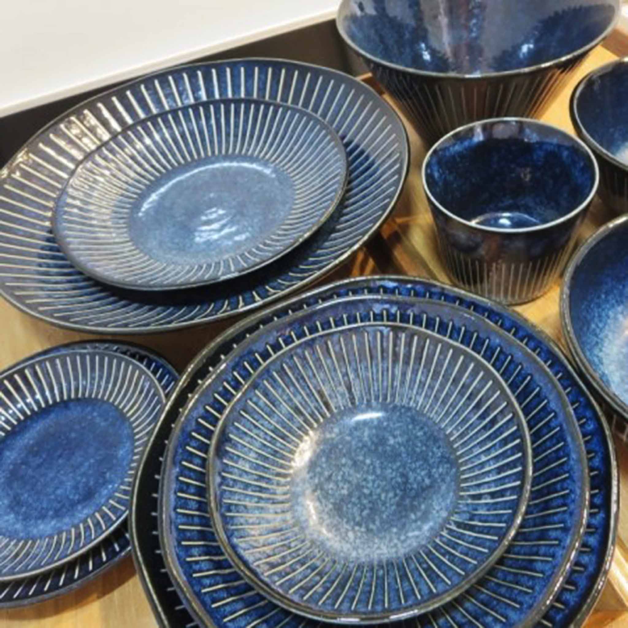 ホーロー鍋　OOSAKA JAPAN TAMURA ENAMEL WORKS Hasami Ware Crystal Blue Wave Crest Sake Bottle – omakase