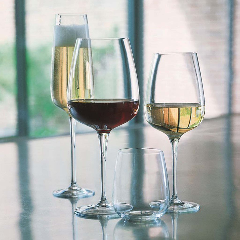 Holmegaard Bouquet series – comprising glasses for dessert wine, red wine, white wine and champagne – emphasizes qualities that meet the specific demands of wine connoisseurs and is suitable for everything from fancy dinner parties to delicious, everyday wines.