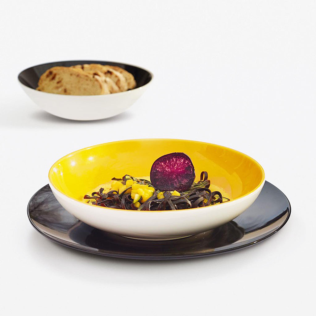 ASA Selection Colour It dinner plate in black and soup / pasta bowl in black and in yellow.