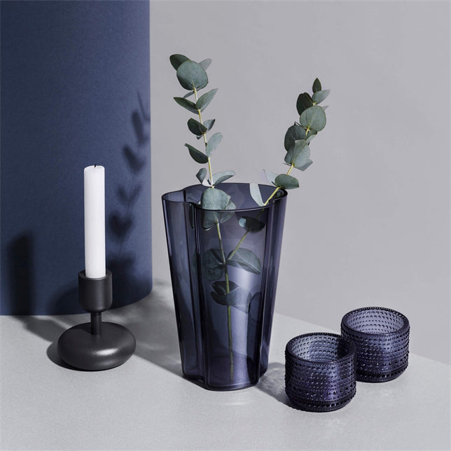 Iittala’s beloved Kastehelmi collection offers a wide range of versatile pieces that are both functional and decorative. 