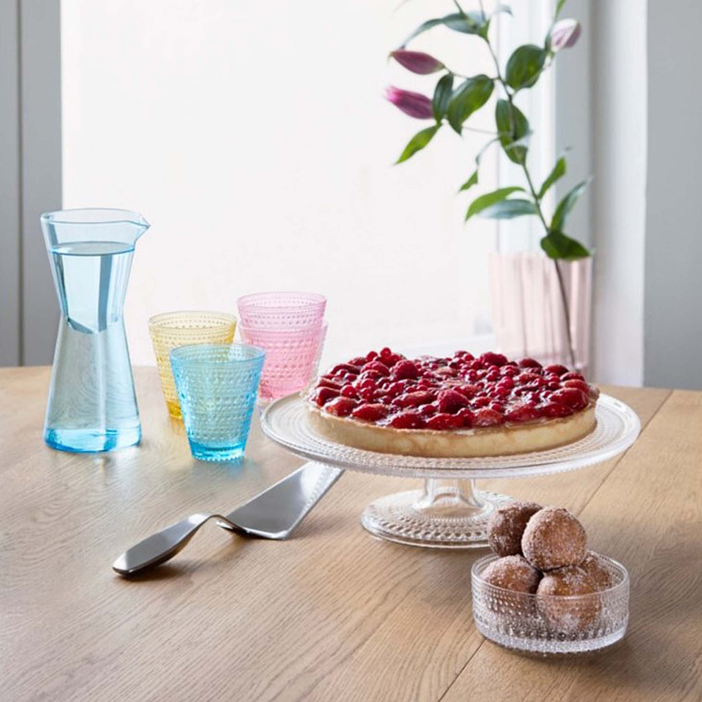 Kastehelmi collection offers a wide range of versatile, tactile pieces that are both functional and decorative. The clear Kastehelmi jar offers playful storage suited for any interior. Perfect for storing small household items, food, spices or to use as a serving dish. 