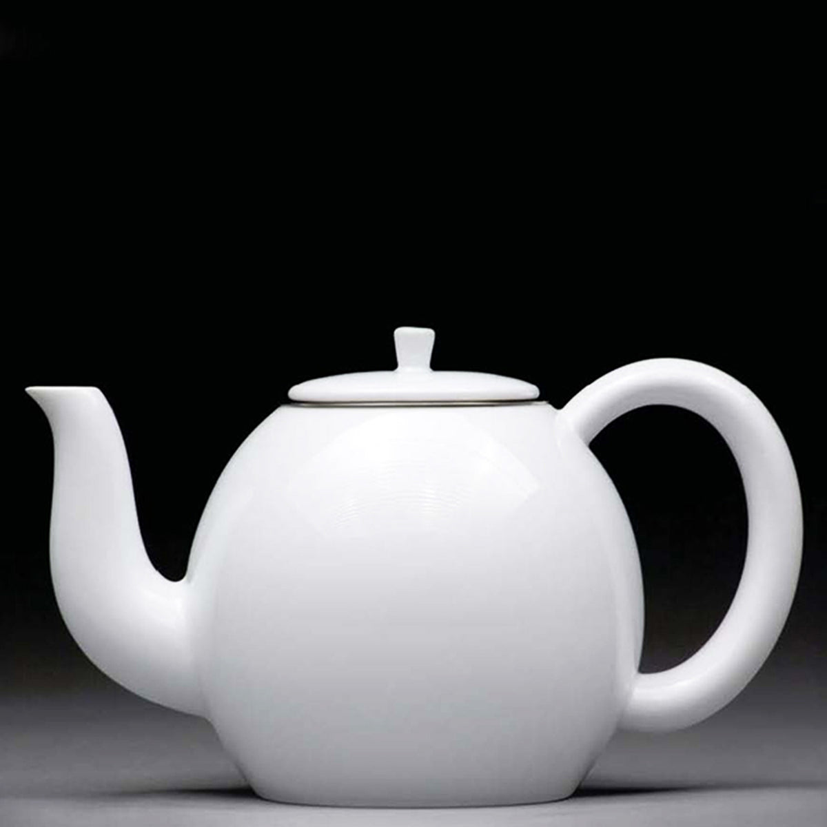 https://abode-newyork.com/cdn/shop/products/ANY_Penrose_teapot_S008_1200x1200.jpg?v=1632421862