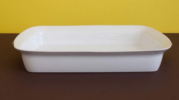 Sowden SoftCooking NATHALIE OVENWARE. The aesthetic combines elegance, practicality and security with the very distinctive downward signature handles helping to safely and firsmly grab the hot dishes out of the oven.