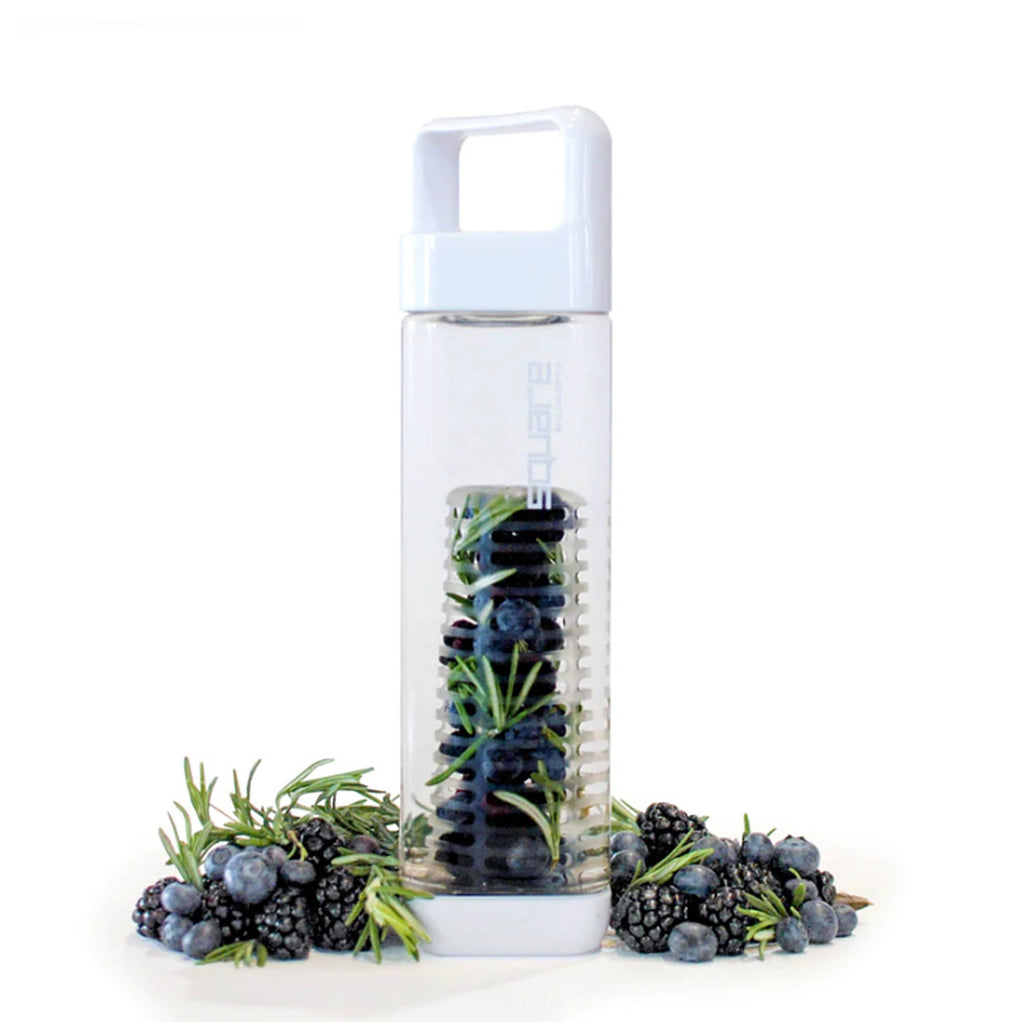 Kick your Square up a notch with a fruit infuser! Featuring our patented easy-clean technology, The Square's wide-handled top and bottom caps unlock with a quick quarter-turn for easy sipping and thorough cleaning. 