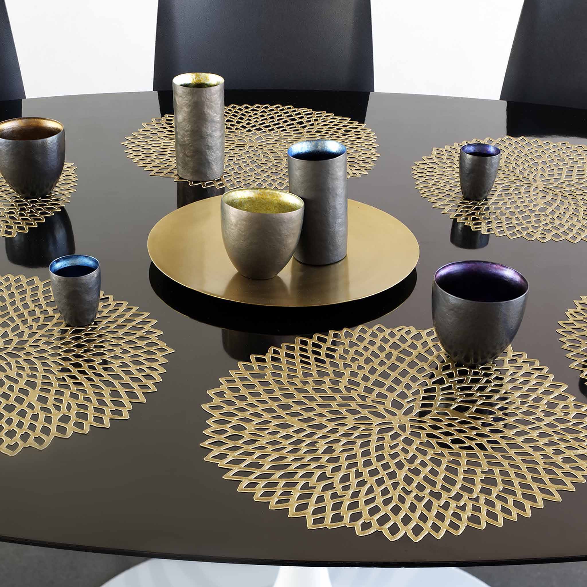 Chilewich Dahlia Brass ランチョンマット 6枚セット Chilewich Dahlia Round Placemat Collection from Abode New York