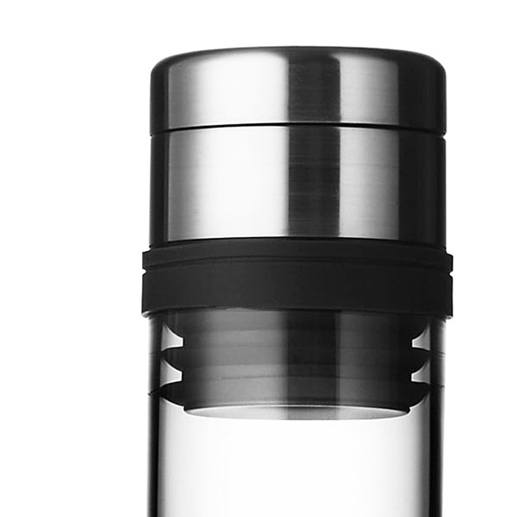If you are among those who prefer a more rounded glass of wine, it is necessary to pour the wine into a carafe to aerate it first. Aerating the wine causes its acidity and bitterness to evaporate, allowing the taste and aroma to develop.