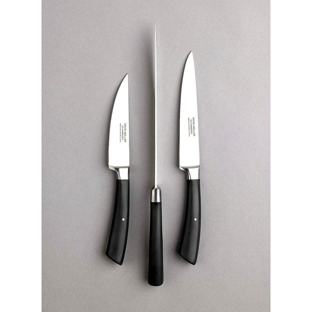 David Mellor black handle starter knife set. PRODUCT CODE 2515020. This carefully selected set of the 4 most essential kitchen knives contains:  Paring knife 10cm Cook's knife 12cm Cook's knife 15cm Chef's knife 18cm.