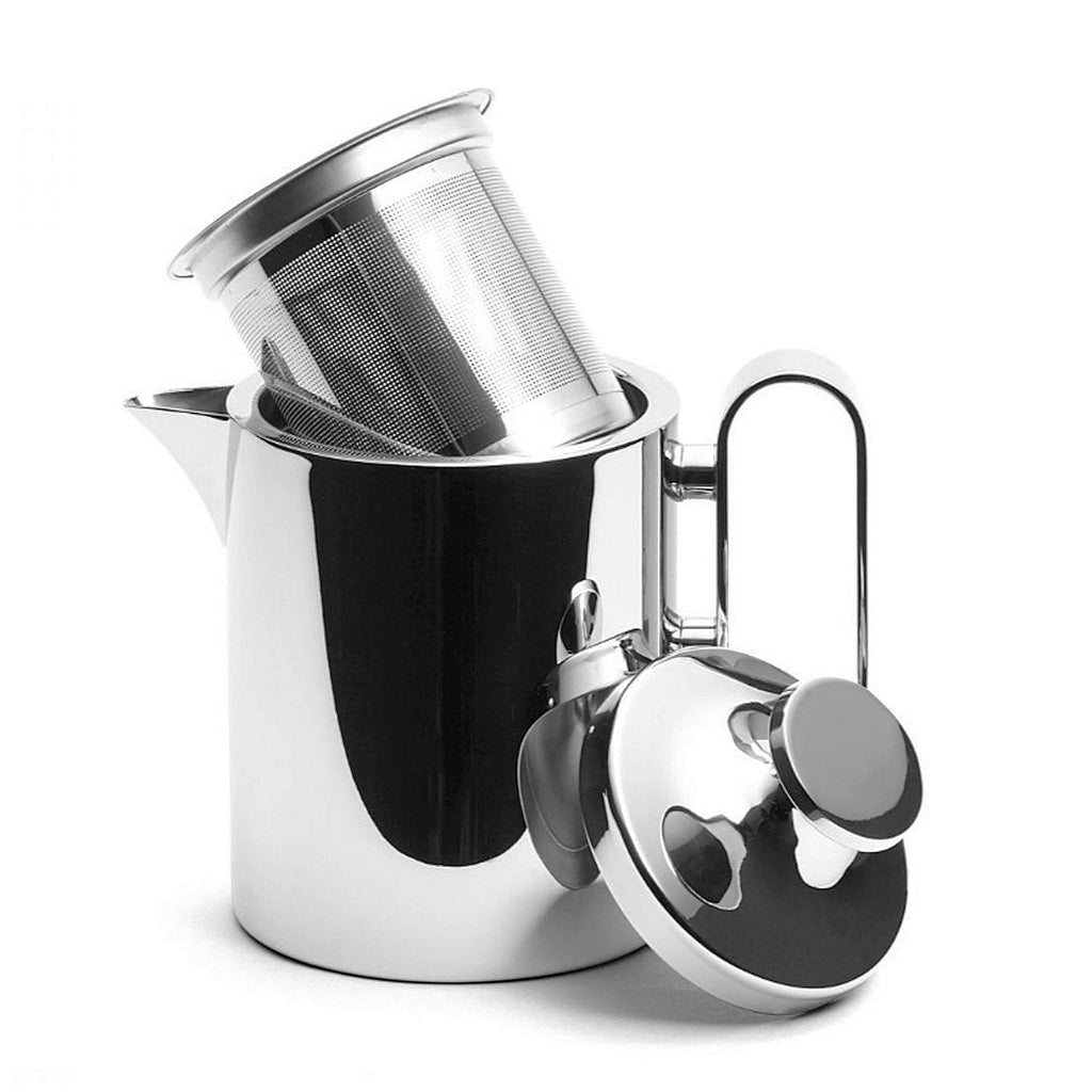 Making the most of his inherited design expertise in stainless steel, Corin Mellor’s creative mastery is evident in the superb balance, durability, and purity of line of each of the products. Beautiful, as well as extremely useful, the distinctive handles and perfectionist, high polish finish give this range its particular visual appeal.