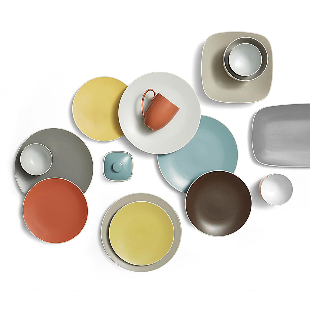 POP brings together sophisticated neutrals and vibrant colour in a beautiful stoneware collection perfect for mixing and matching. With its clean lines and timeless design, POP embraces casual dining. The warm tone of the POP 4-Piece Place Setting in Sand is an inviting neutral that will complement any table. Designed by Robin Levien.